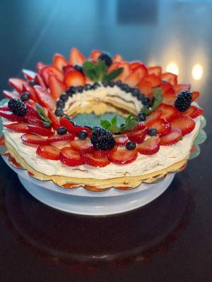 Pavlova Cake