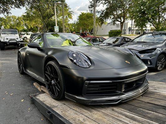 Low profile Porsche 911