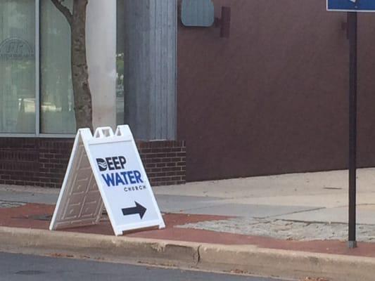 Sign on Loockerman St. pointing to the door