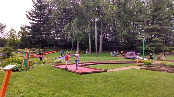 Kelly's Dairy Bar and Mini Golf