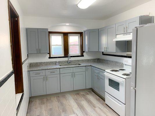 Gray shaker cabinets, granite countertop