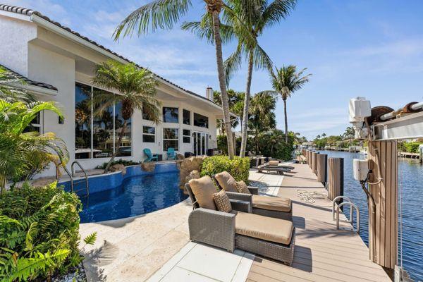 Looking to buy or sell? Posh Properties connects you with your dream home & gets results!