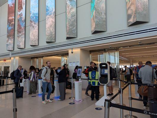 TSA Checkpoint Delta Entrance East - La Guardia Airport