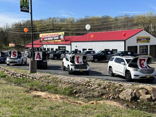 Autocenters Dealership during a weekend sale