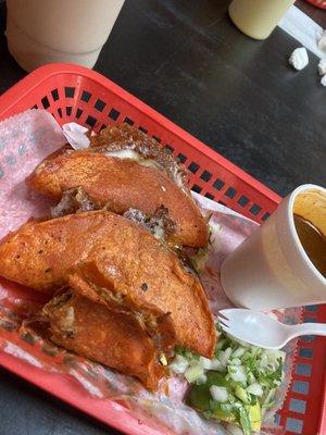 Las Tres Salsas Taqueria