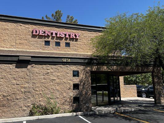 Welcome to Scottsdale Dental Arts - conveniently located in Scottsdale for quality family and cosmetic dentistry