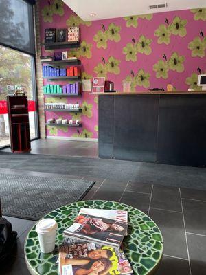 Sine Qua Non Salon - West Town