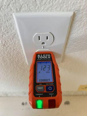 Outlet installation with correct wiring/voltage shown.