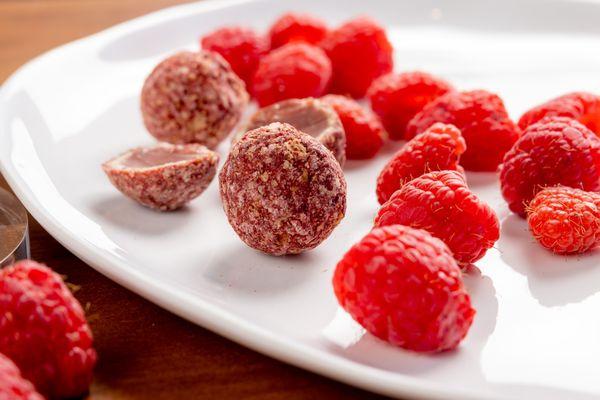 Indulge in the Raspberry Truffle: a luscious blend of raspberry puree and white chocolate, perfectly crafted for a sweet escape!