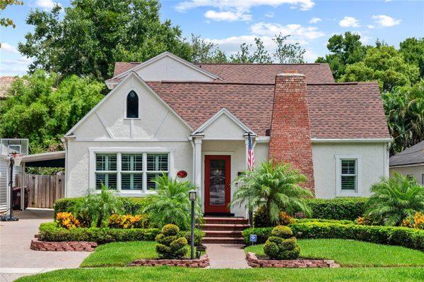 521 Sheridan Boulevard, Orlando, FL 32804
Listing agent: Wayne Caneza with Keller Williams Realty at the Parks