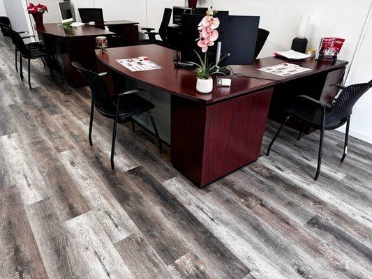 Muy ordenada y aseada la oficina, excelente ambiente y atención.