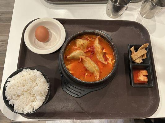 Dumpling tofu soup (vegetable dumplings)