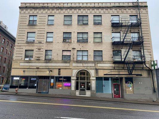 Historic Building in Vibrant NW Portland Area with Easy Access to Public Transportation