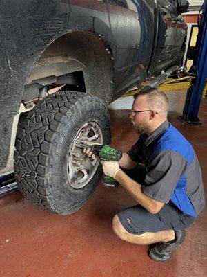 Advantage AC, Tire and Repair