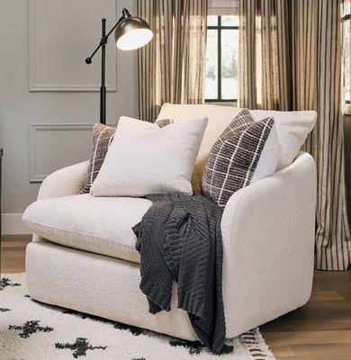 Sofa re tapizado y pillows.