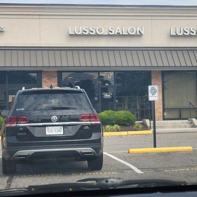 Lusso Salon