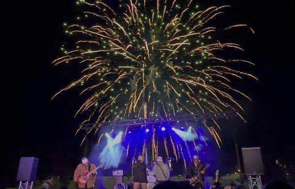 SNOWFEST Fireworks & Concert