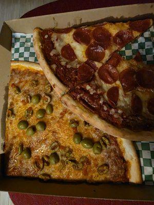 Ordered black olives and recieved green olives on a pizza slices.