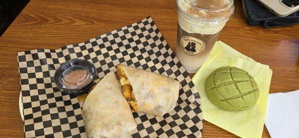 Breakfast Burroito con chorizo y salsita rojo  Coffee Pistachio horchata whole milk Sourdough matcha Concha