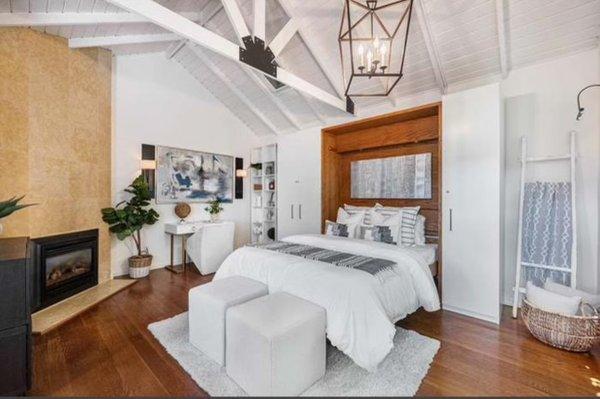 Look at how beautiful this clean bedroom is.