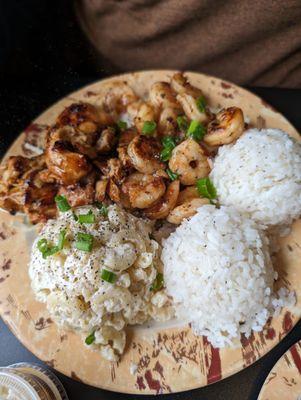 Garlic shrimp, Huli Huli chicken, Mac salad, & rice