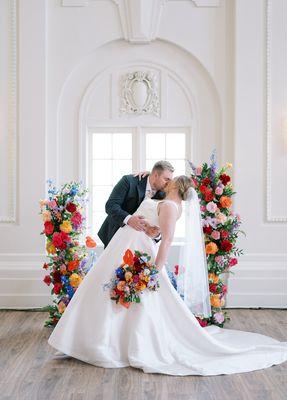 Colorful city wedding flowers