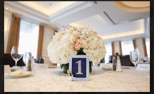 Lovely simple yet elegant centerpiece by Petal on the Meadow. Photo by John and Colette photography and beauty.