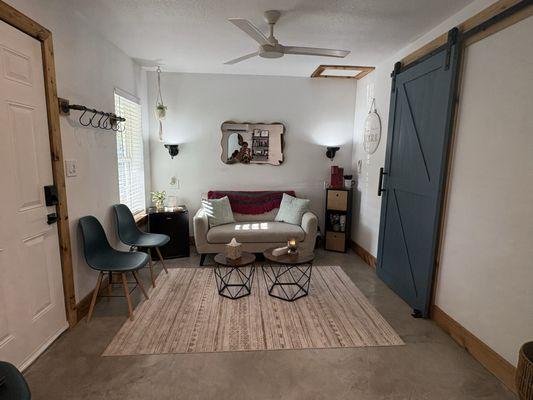 Right On Cutz & Color by Lizanne