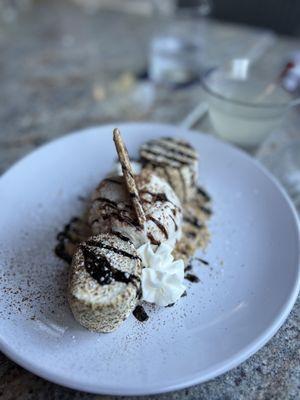 Great food, drinks and dessert. Wonderful patio atmosphere and great band. The staff is amazing!