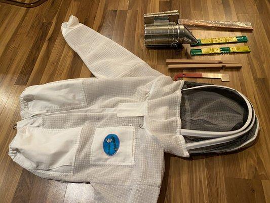 Some of the gear I picked up today. All good quality! Especially the jacket. Ell be nice to have a vented bee suit