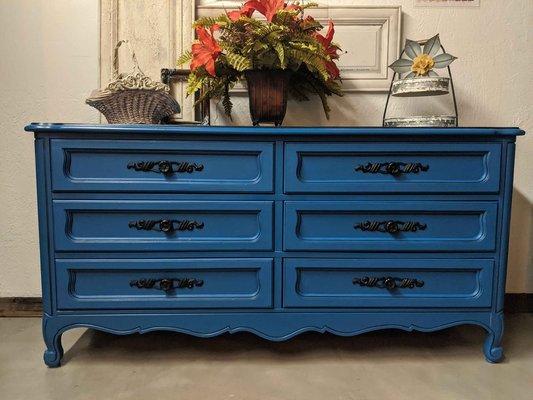 6 drawer upstyled with a fresh coat of "Peacock" and finished with a "Noir" glaze. Original hardware received a fresh coat of black paint.