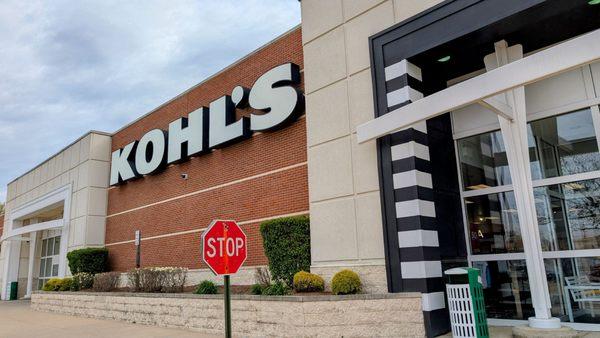 front entrance // Kohl's  Woodbridge, VA