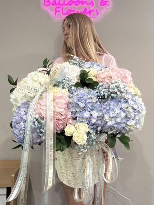 Aventura Balloons and Flowers