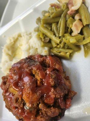 Homemade meatloaf, mashed potatoes, and green beans TO GO!