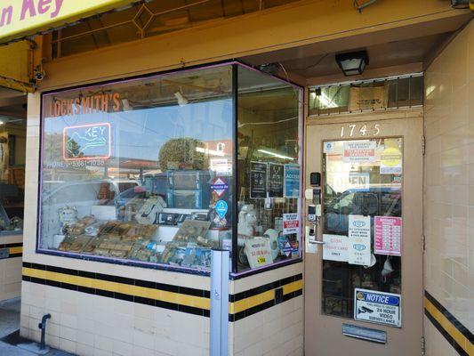 Kam Wan Key Locksmith's Center