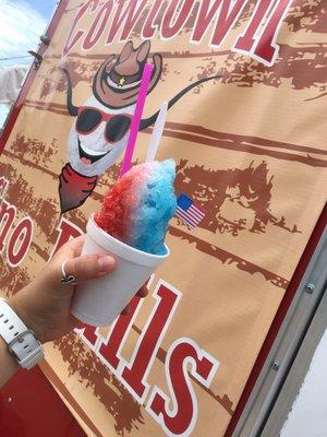 Get your sno cones here they're amazing can't get enough of them
