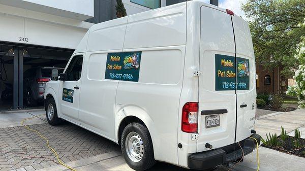 Mobile Pet Salon
