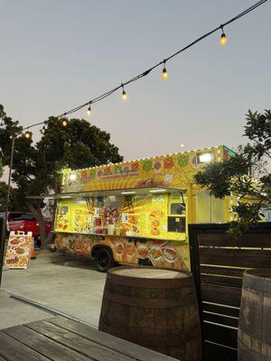 Los Chiflados Food Truck