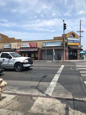 Esquina a Vernon Ave y Central Ave