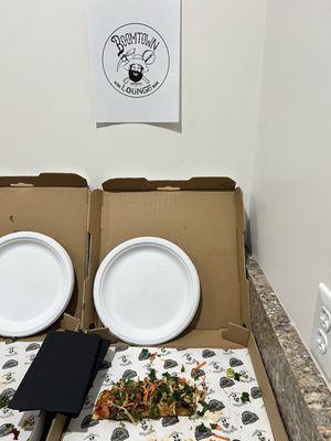 This is all that's left of the pizza!!