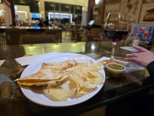 Quesadilla with "chips" and salsa verde