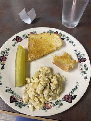 Grilled cheese with macaroni salad