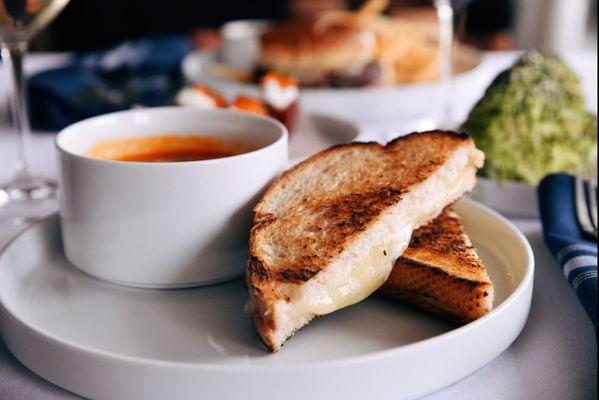 Cru Bistro & Bottles