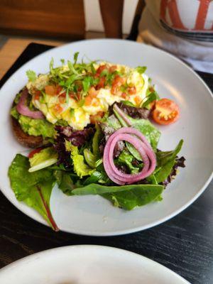 Avocado toast w scrambled egg