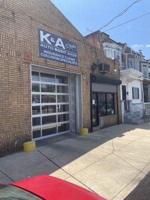 DO NOT GET ANY WORK DONE HERE!!