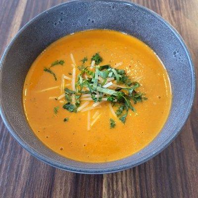 Roasted tomato and bell peppers soup