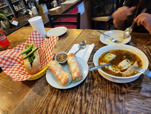 Shrimp spring roll 7/10 Lemon grass beef bunn mee 8/10