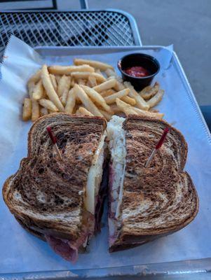 Merle's American Tavern