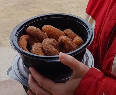 Doughnuts with cinnamon sugar. They tasted like the mini doughnuts at the faire!
