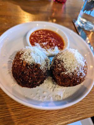 Arancini. $16. Risotto, salsa Calabrese.